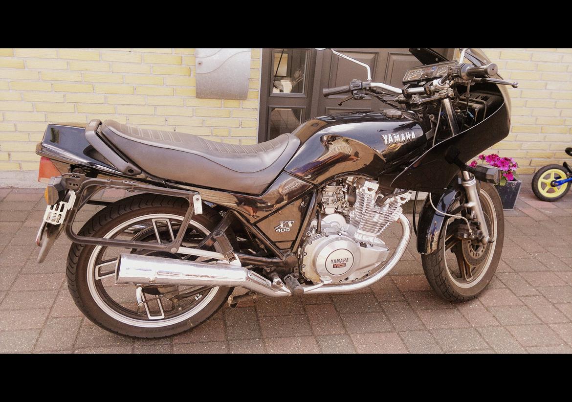 Yamaha XS 400 DOHC - Lige der jeg havde købt den. Stadig med gamle blinklys. billede 1