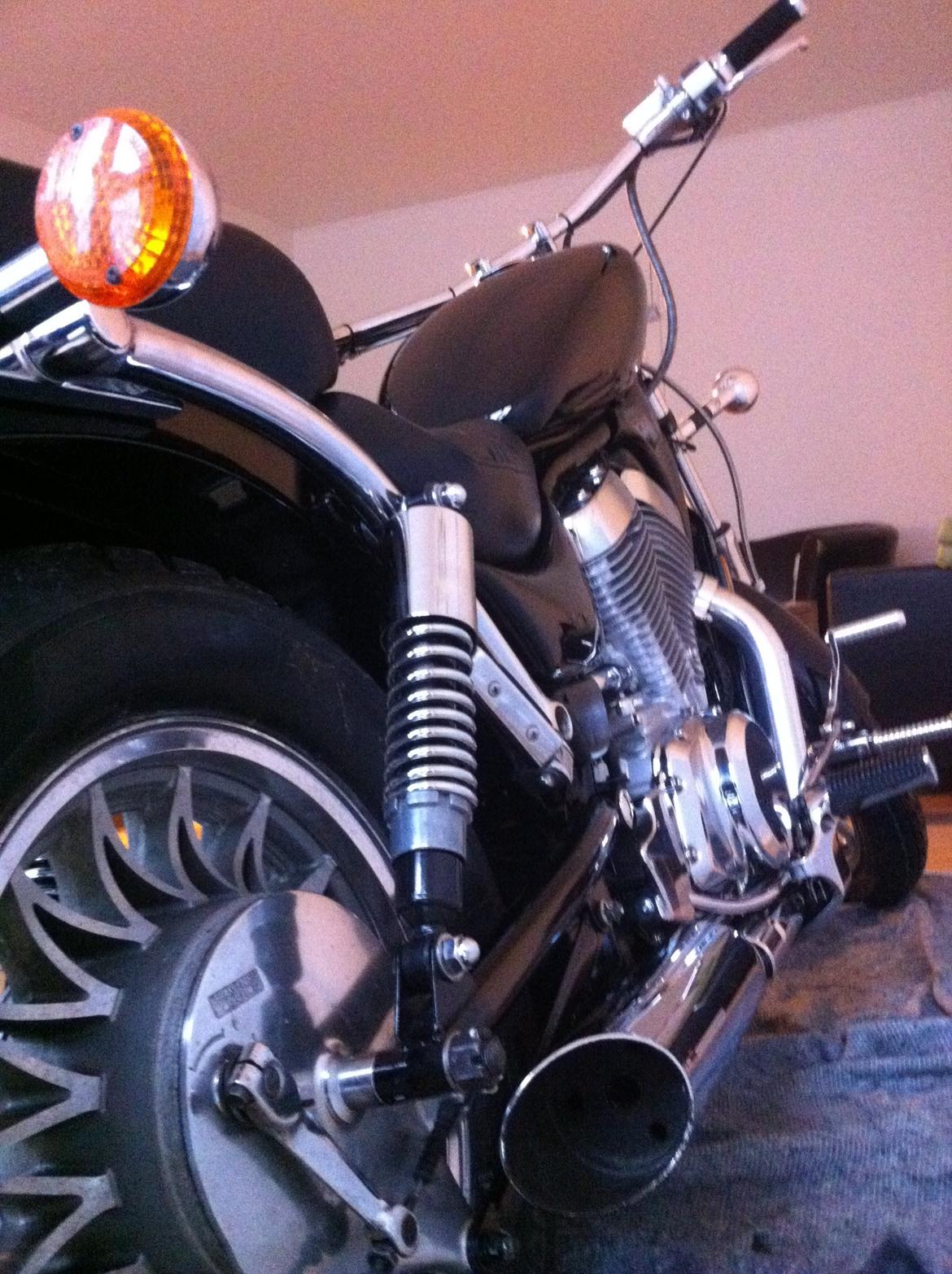 Suzuki Intruder VS 700 billede 6