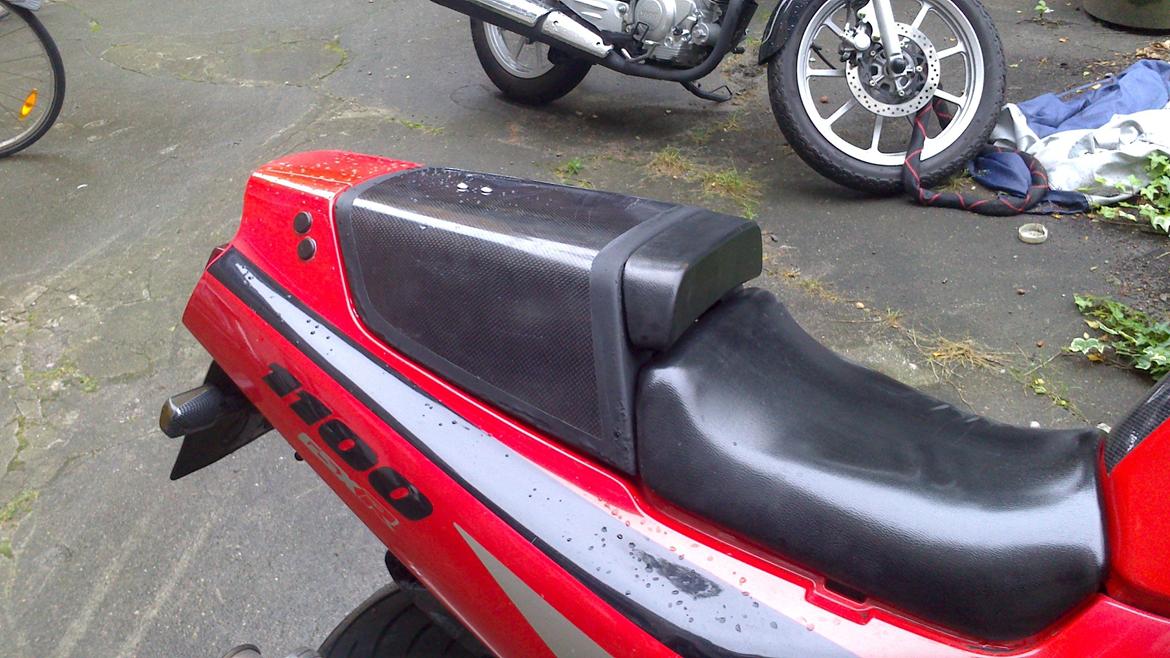 Suzuki GSX R 750 (7/11) - Hjemmelavet carbon sæde skal.. billede 14