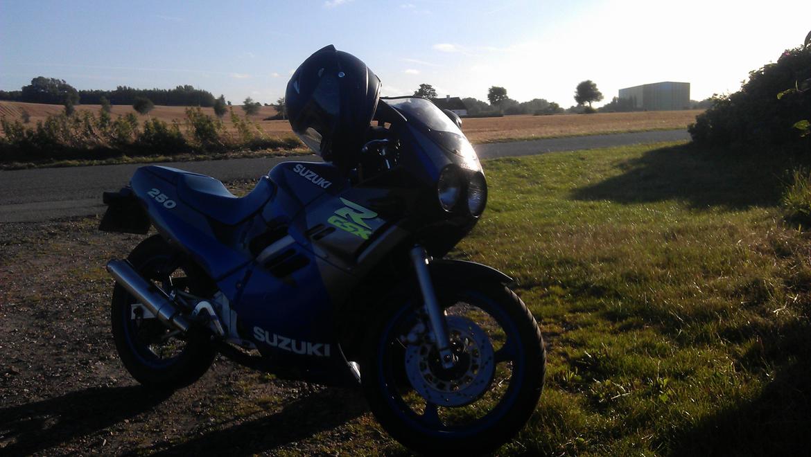 Suzuki gsxr 250 billede 1