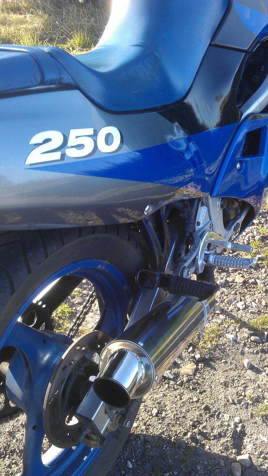 Suzuki gsxr 250 billede 4