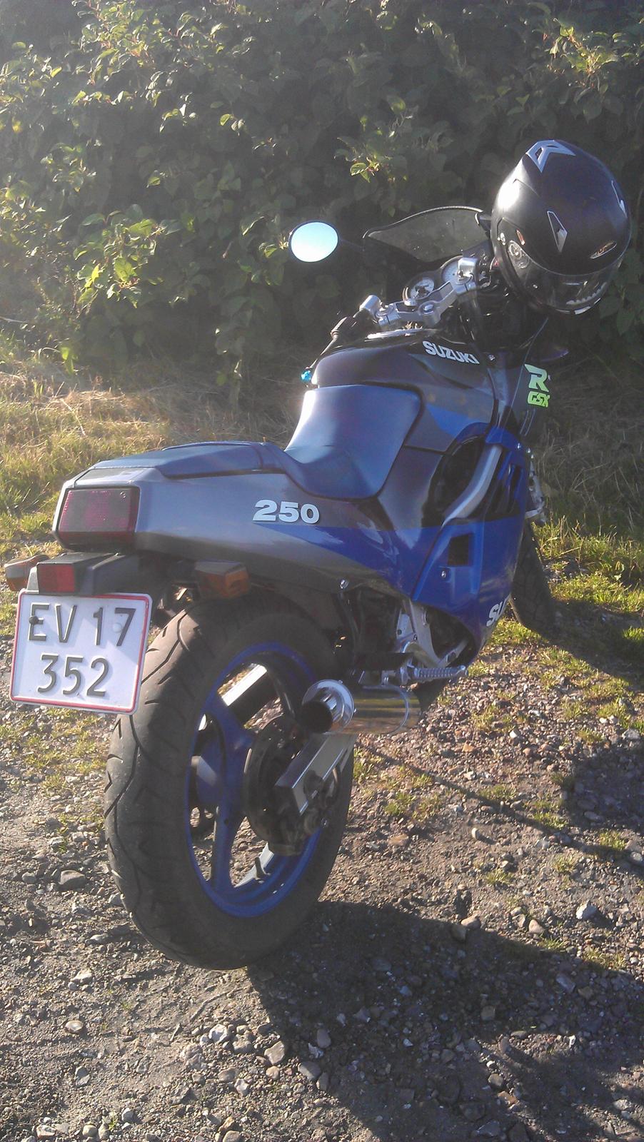 Suzuki gsxr 250 billede 8