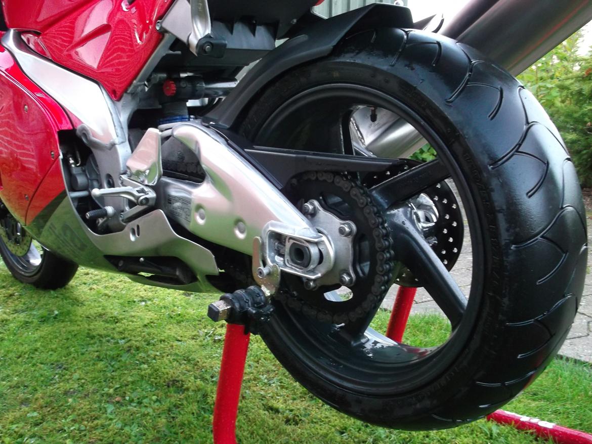 Aprilia RSV 1000 MILLE billede 4