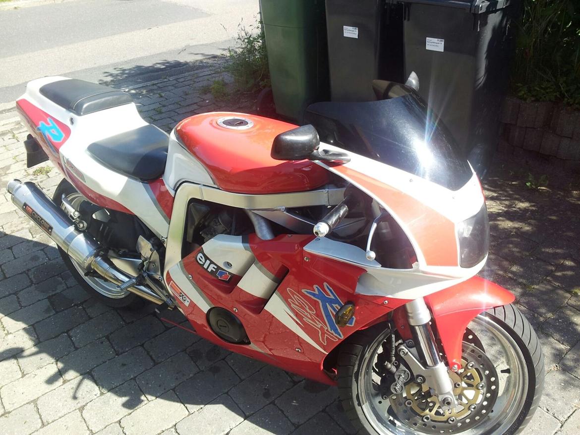 Suzuki GSXR 400 - Nyvasket og poleret en sommerdag i 2012. billede 7