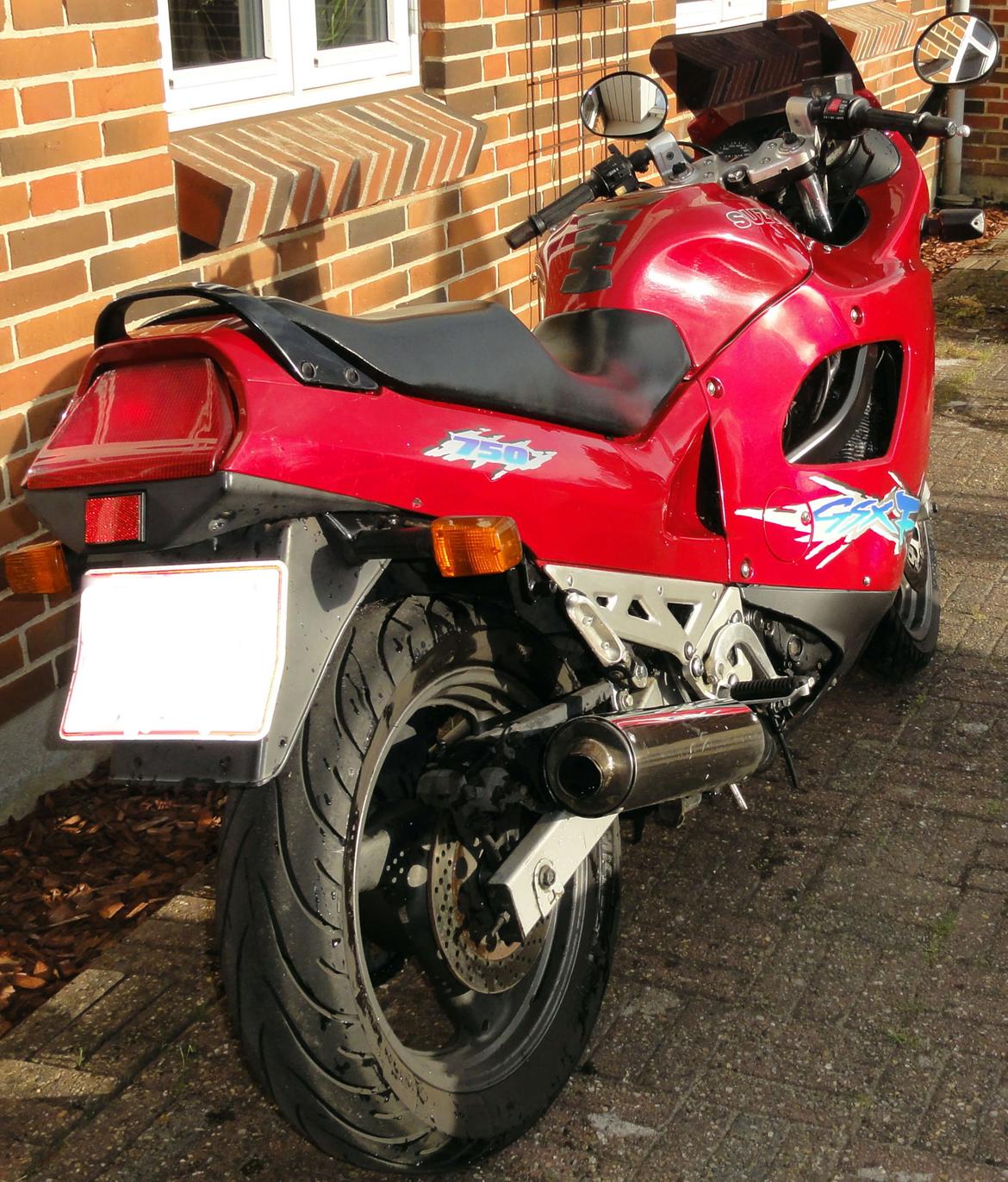 Suzuki gsx 750 f Billeder af mcer Uploaded af casper l