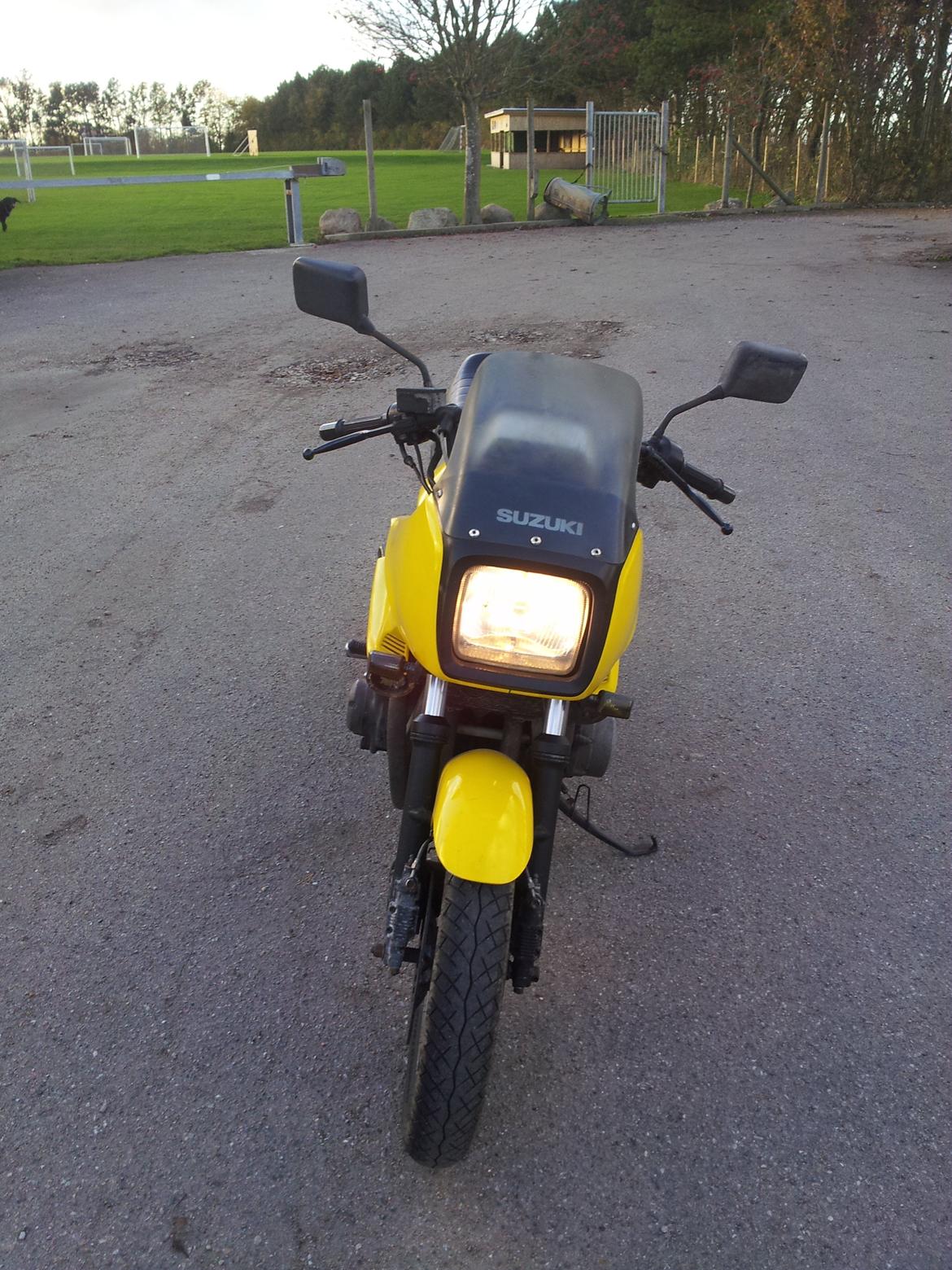 Suzuki Gsx es 750 billede 7