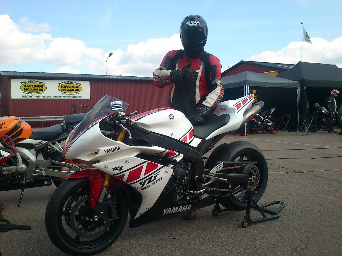 Yamaha YZF R1 >baneged< - Knutstorp
Lige kommet ind efter en 1.06 tid :-) billede 9