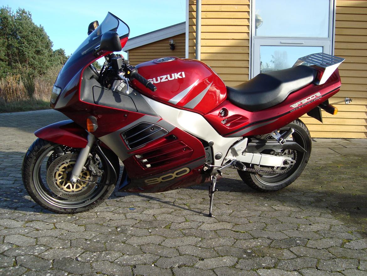 Suzuki RF 900 R billede 1