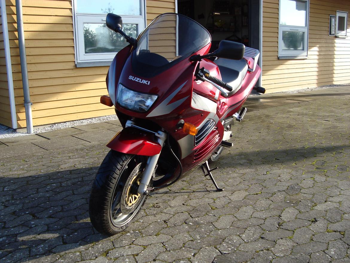 Suzuki RF 900 R billede 2