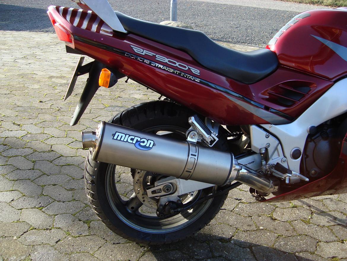 Suzuki RF 900 R billede 3