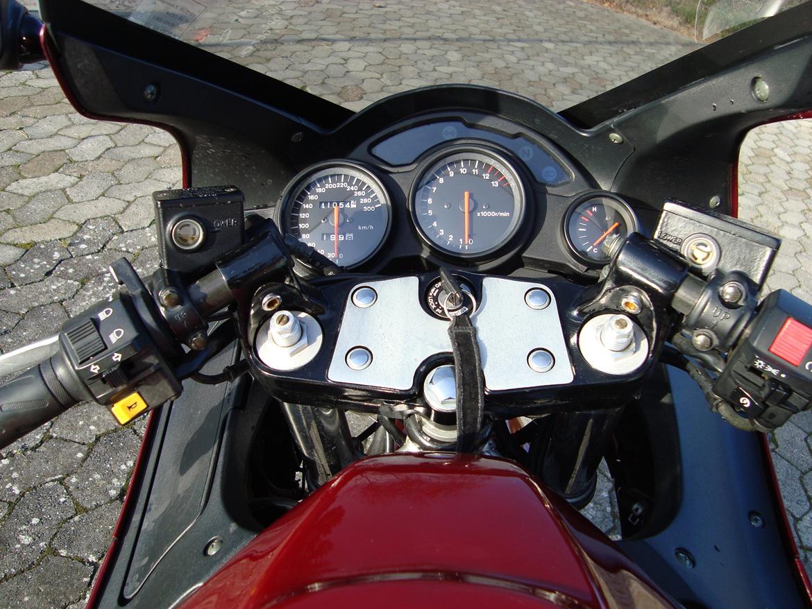 Suzuki RF 900 R billede 5