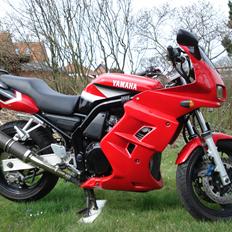 Yamaha FZS 600 Fazer (kærestens bike)
