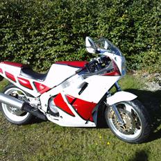 Yamaha FZR 1000