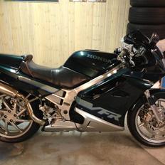 Honda VFR 750 F RC 36-1