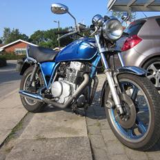 Yamaha XS 400 se