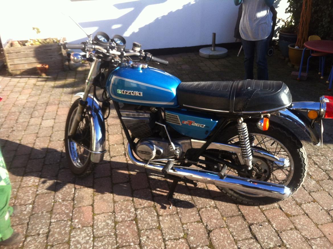 Suzuki GT 250 billede 2