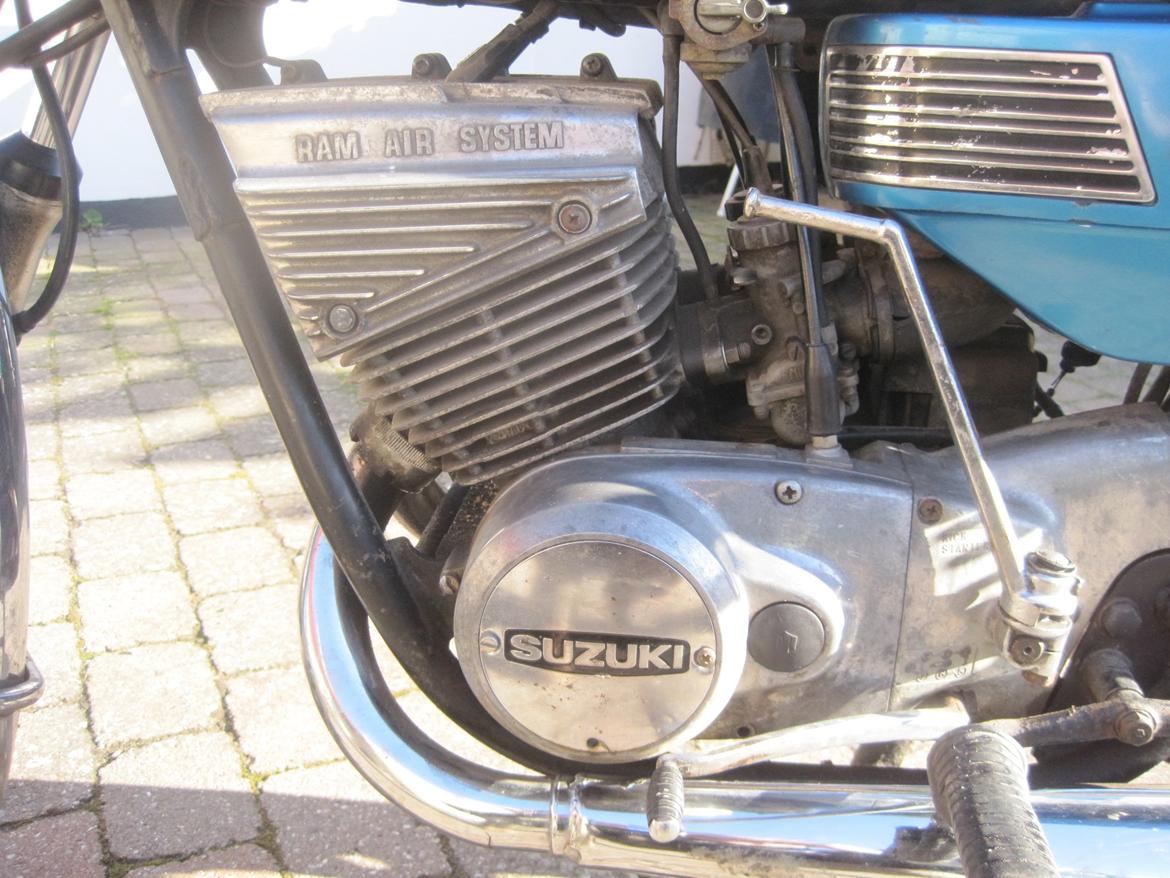 Suzuki GT 250 billede 3