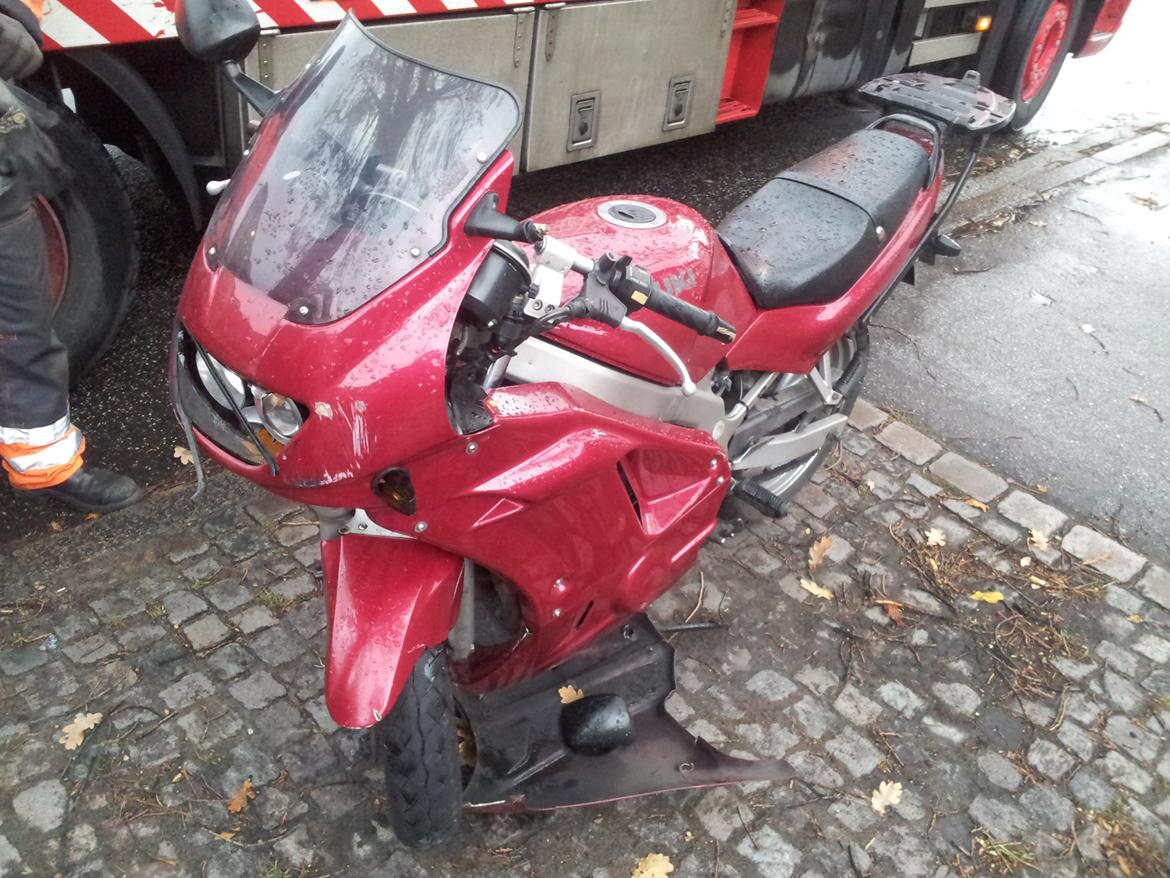 Suzuki GS500E [Totalskadet] billede 4