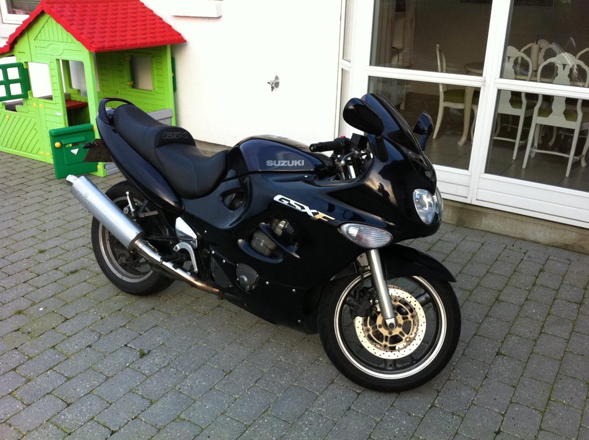 Suzuki GSX 600 F *SOLGT* billede 1