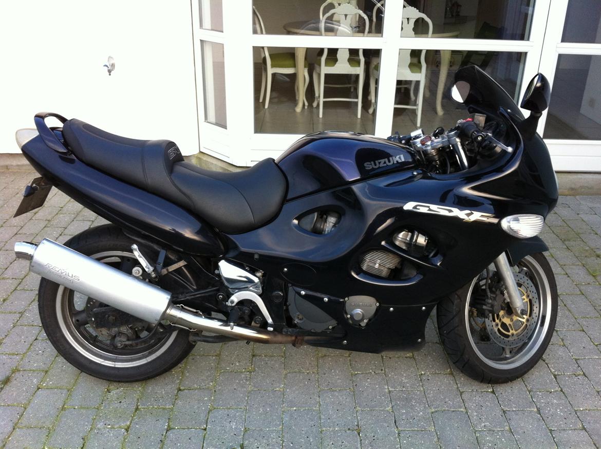 Suzuki GSX 600 F *SOLGT* billede 8