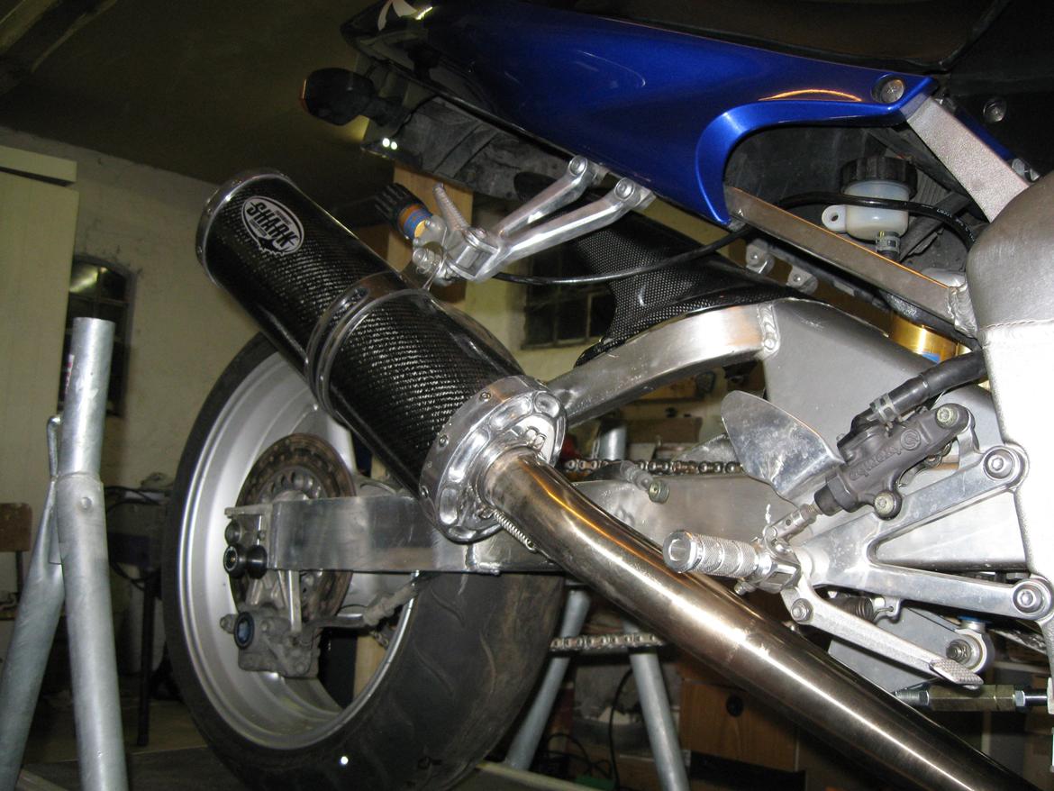 Yamaha Yzf-R1 Rn01 Turbo - faldt over en billig ny shark potte i carbon, som dog var frygtelig tung, men gav god lyd billede 11