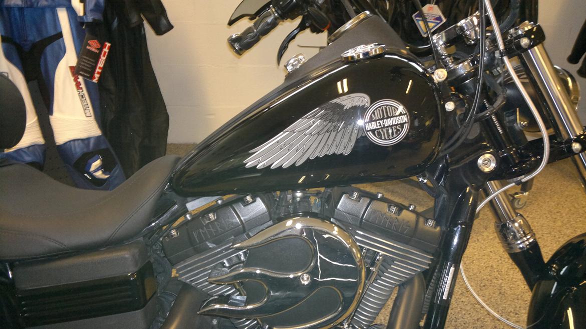 Harley Davidson *Custom Dyna Street Bob* billede 20