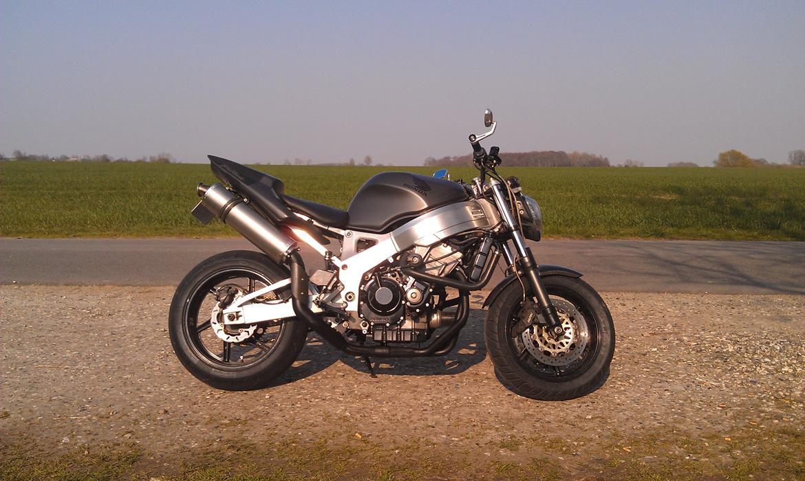 Honda CBR 900 Street Fighter - Cyklen går bare godt. Er meget kørbar, og styrer rigtig fedt. billede 2