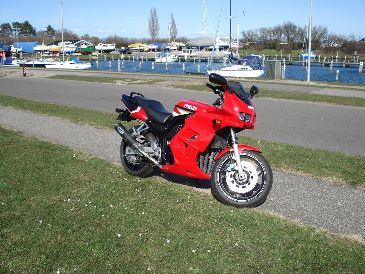 Yamaha FZS 600 Fazer (kærestens bike) billede 1