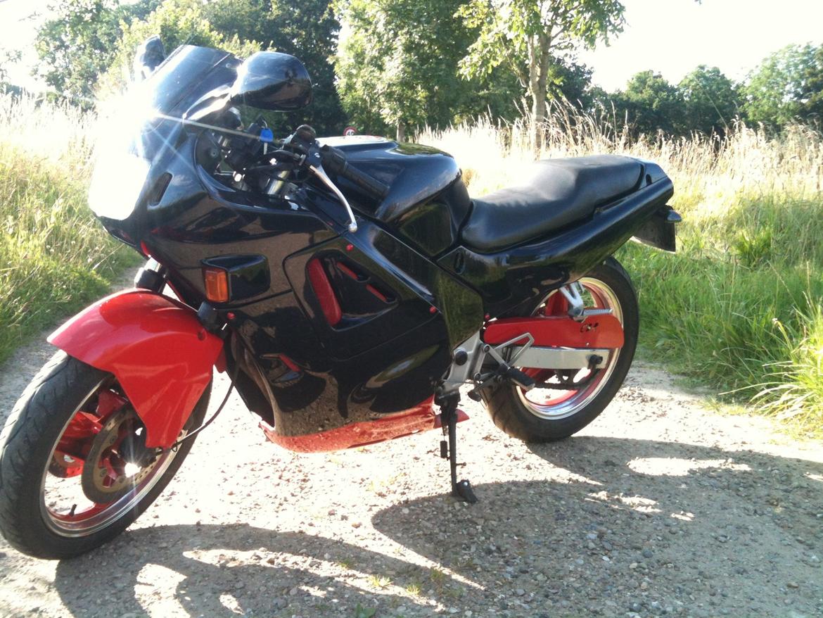 Honda CBR F billede 2