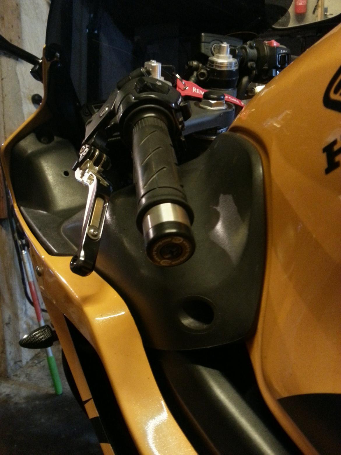 Honda CBR 600 F4i Sport - R&G bar-end slider billede 6