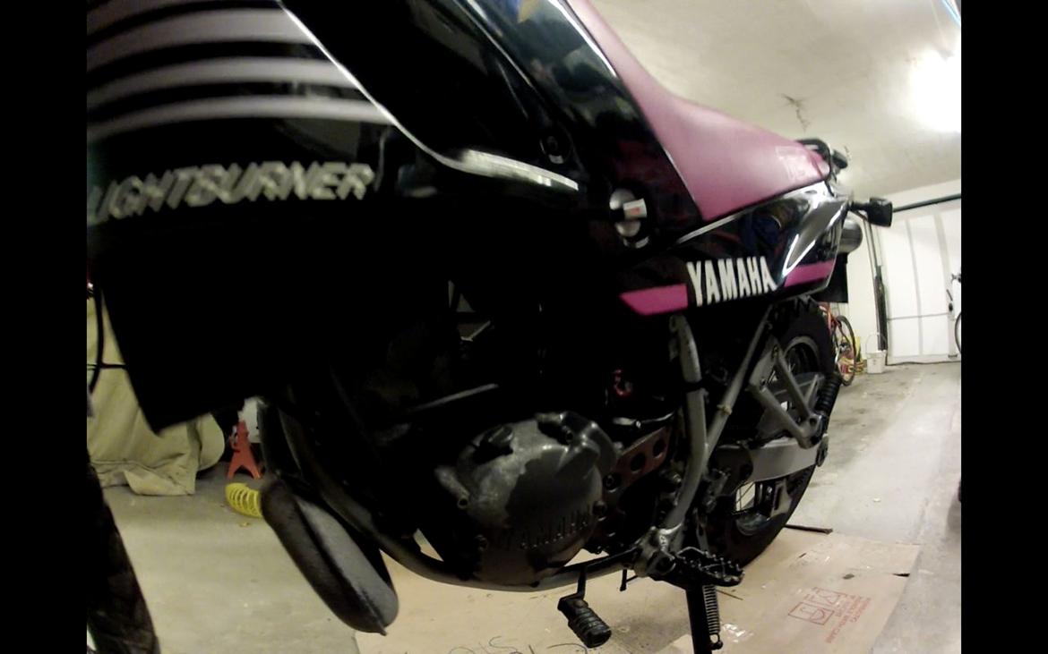 Yamaha TDR 125 [solgt] - Malingen skaller af gearkassen, men det kan klat males! billede 6