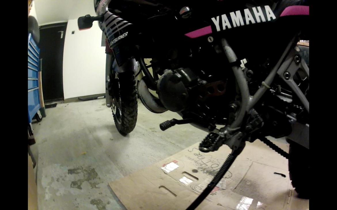 Yamaha TDR 125 [solgt] - Udstødningen skal have en gang sort varmefast måling. Tidligere ejer har ikke brugt varmefast maling. billede 8