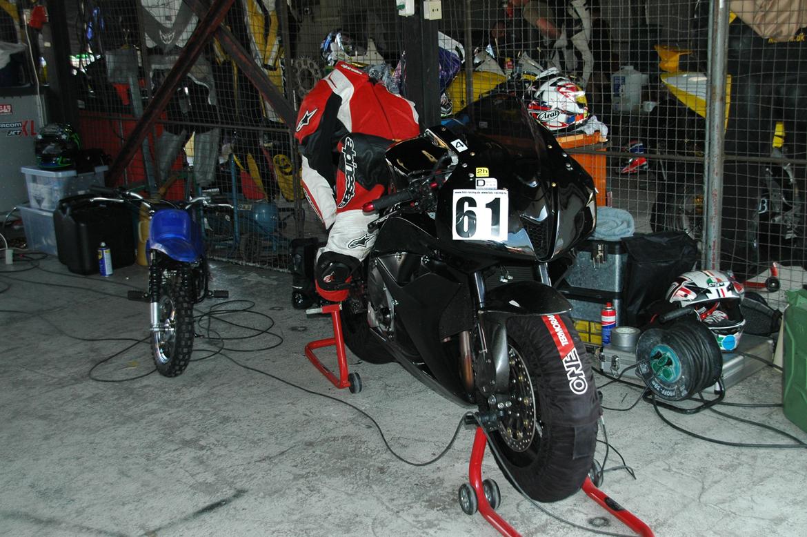 Honda CBR 600 RR - Fra pitten på Autodrome Most i tjekkiet billede 1