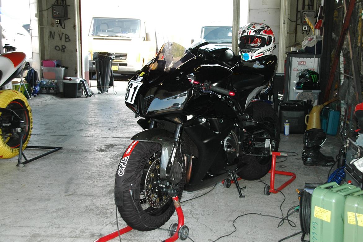 Honda CBR 600 RR - Fra pitten på Autodrome Most i tjekkiet billede 2