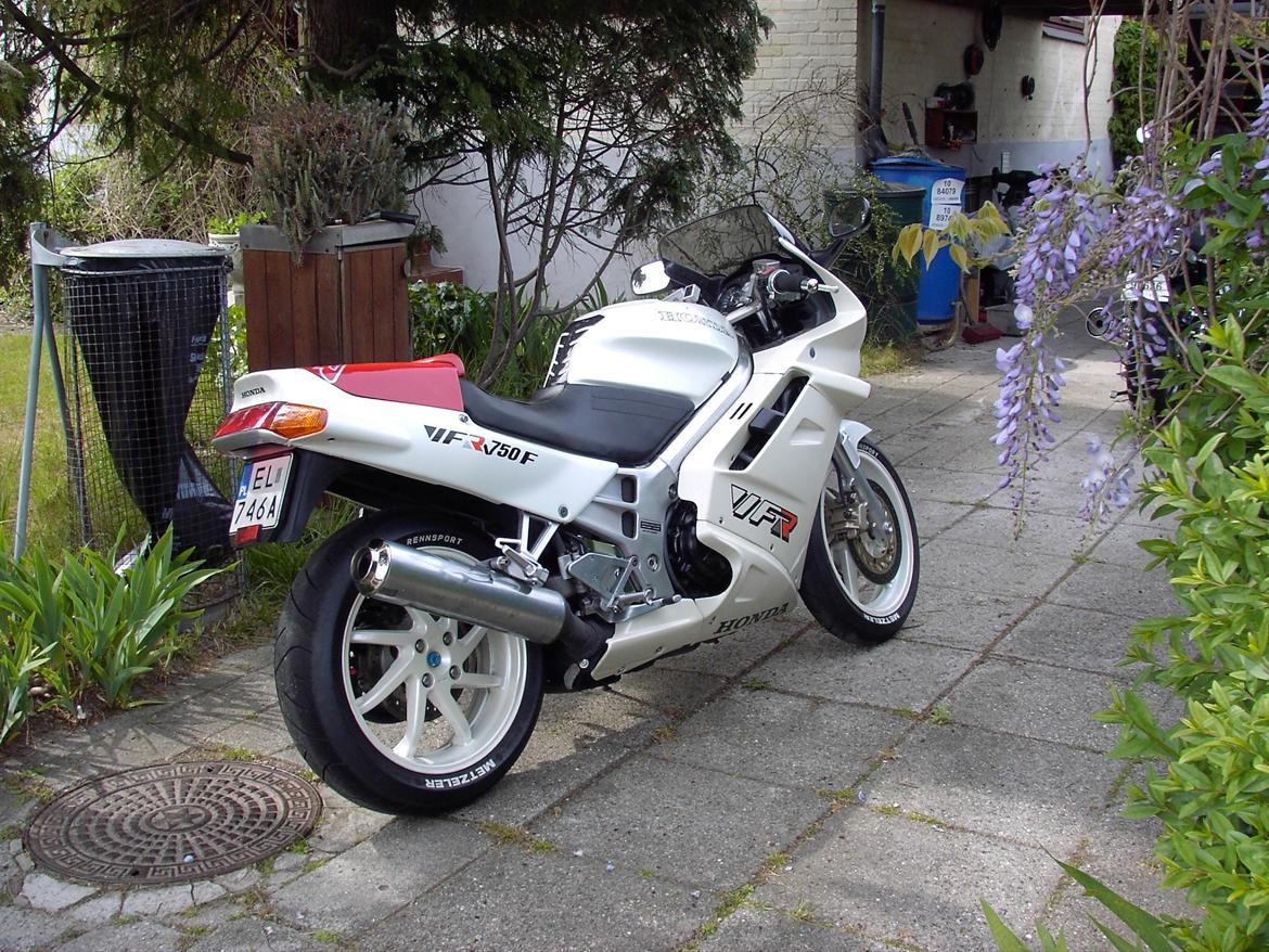 Honda RC36 billede 2