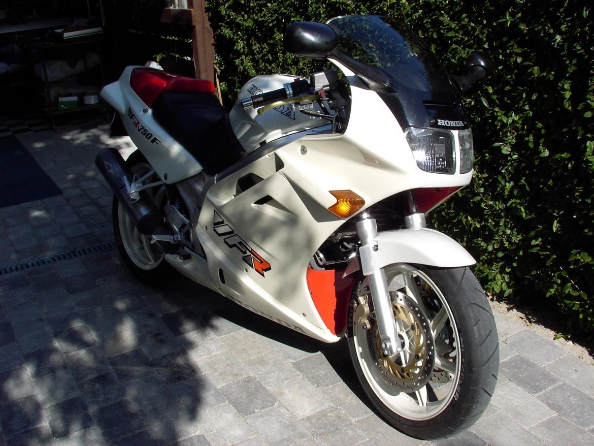 Honda RC36 billede 14