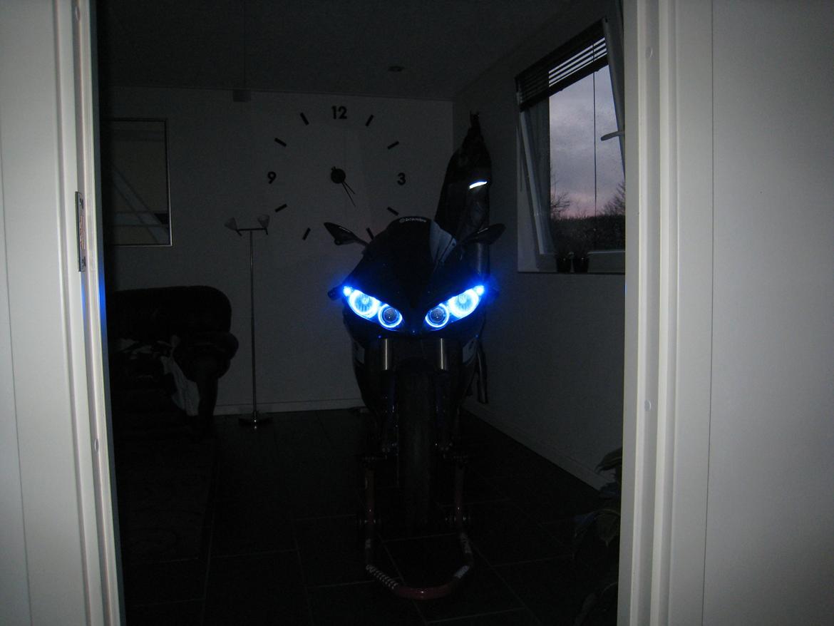 Yamaha R1 billede 18