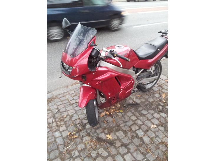 Suzuki GS500E [Totalskadet] billede 1