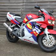 Honda cbr 900