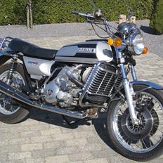 Suzuki RE5
