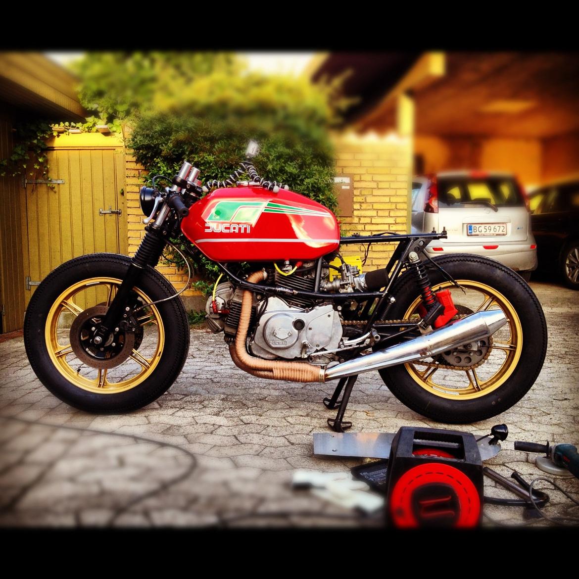 Ducati 650 SL Pantah Cafe Racer - Bagende efter forkortelsen. billede 11
