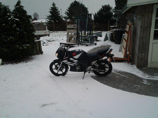 Honda cbr125r billede 2