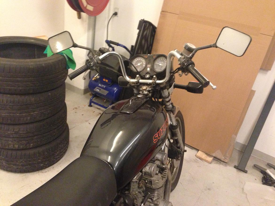 Suzuki GS 550 Cafe Racer 2 billede 4