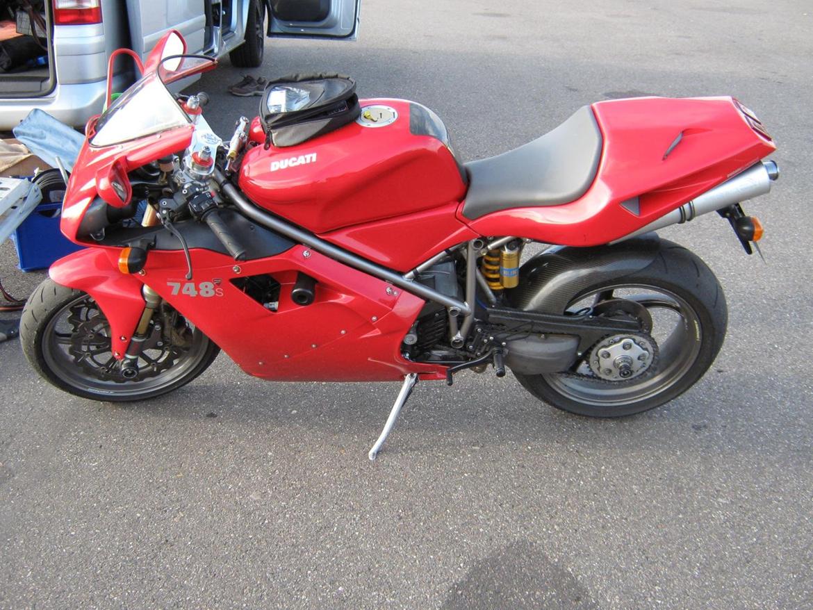 Ducati 748 S - Før den blev bygget retur til standard med Marchesini hjul, 853 motor og trackday kåbe med udskæring til crashpads. billede 14
