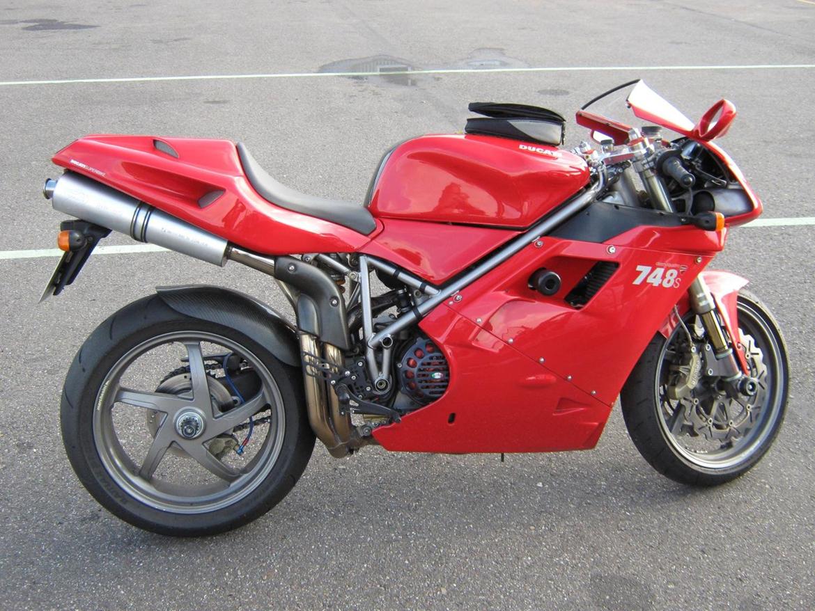 Ducati 748 S - Før den blev bygget retur til standard med Marchesini hjul, 853 motor og trackday kåbe med udskæring til crashpads. billede 13