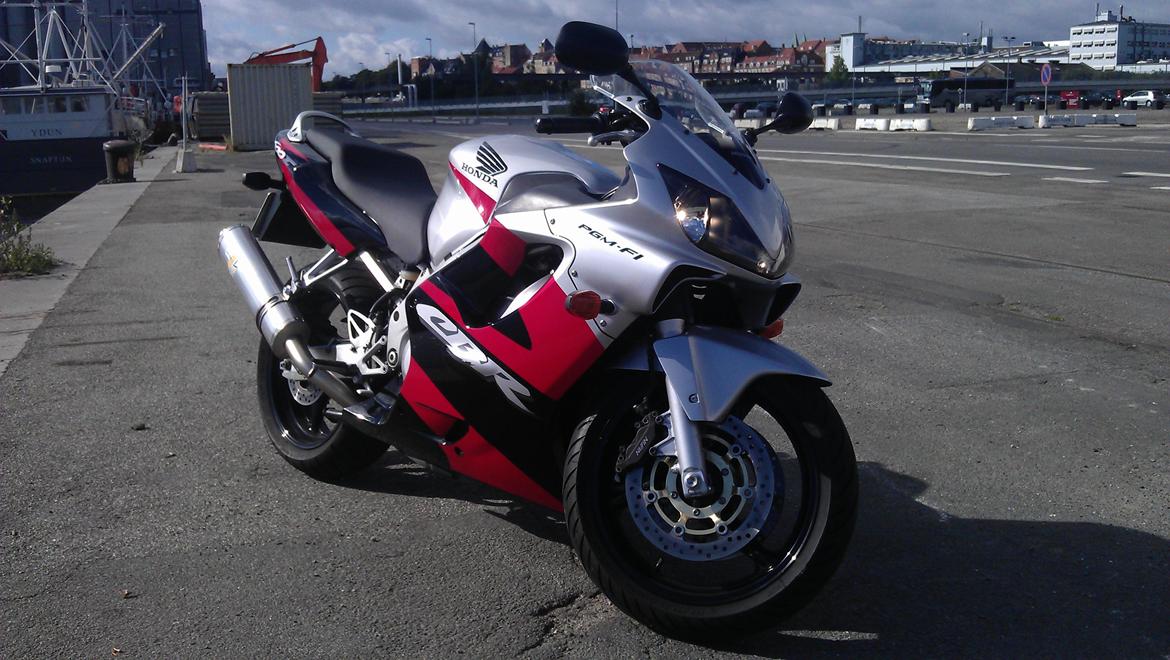 Honda CBR 600 F4i billede 2