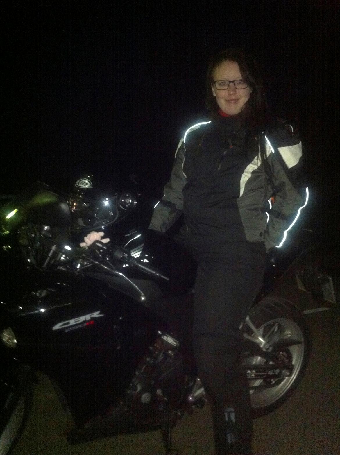 Honda CBR 250 R - Stolt, gennemkold og lige fået bragt babyen hjem ;-) billede 2