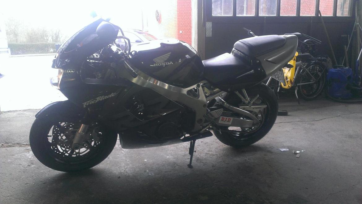 Honda CBR 900RR FIREBLADE billede 3