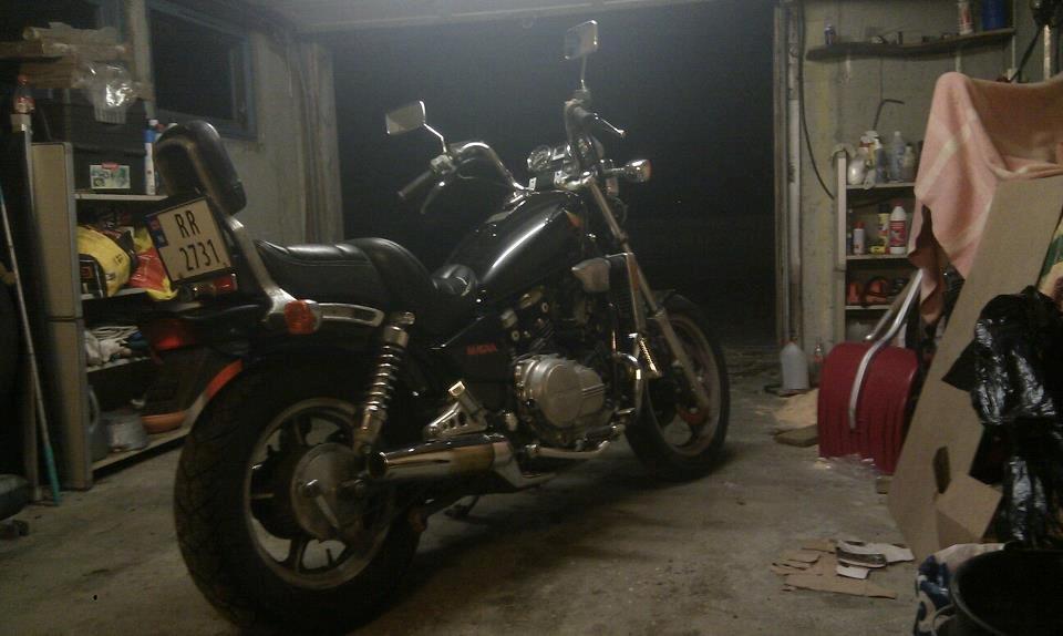 Honda Magna 700 billede 2