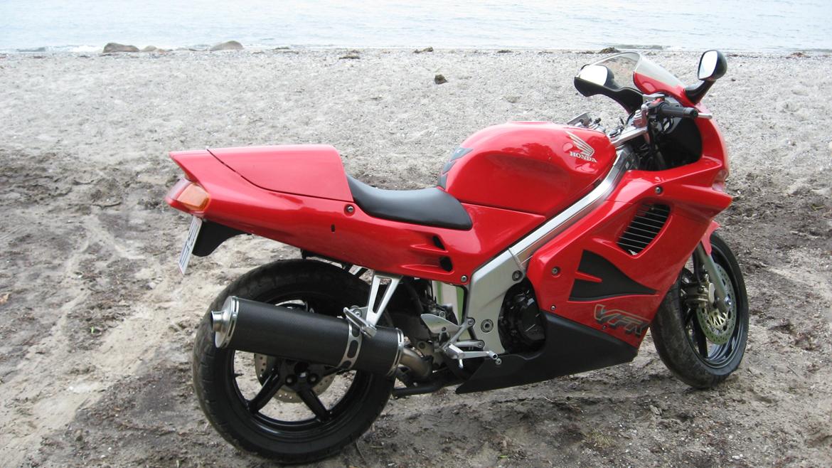 Honda VFR 750F - Syd for Moesgaard strand v/ Aarhus sommeren 2012 billede 2